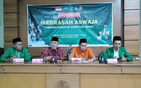 Pemuda mengikuti kegiatan kaderisasi di lingkungan Nahdlatul Ulama